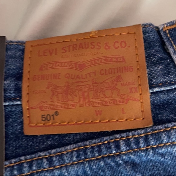 NWT LEVI MID RISE 501 SHORTS - Picture 5 of 6